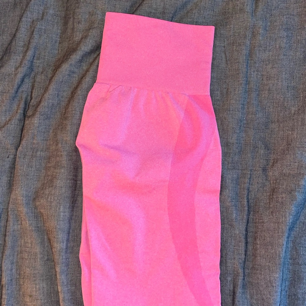 NVGTN Contour Leggings in Bubblegum Pink